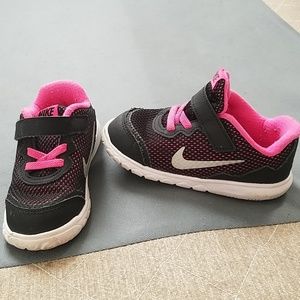 Girls nikes